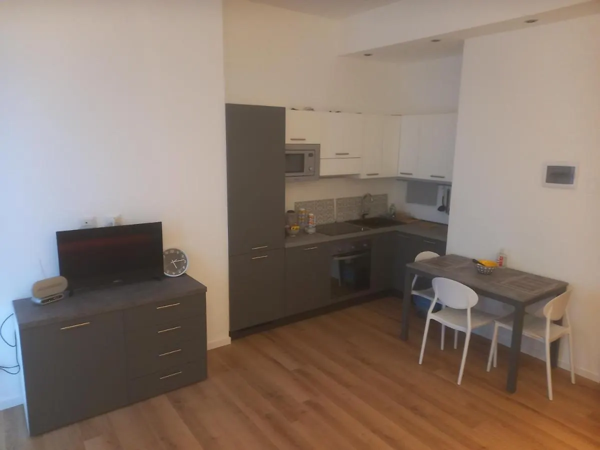 Apartamento Bilocale 7 Piano Balcone Vista Skyline Milán Italia
