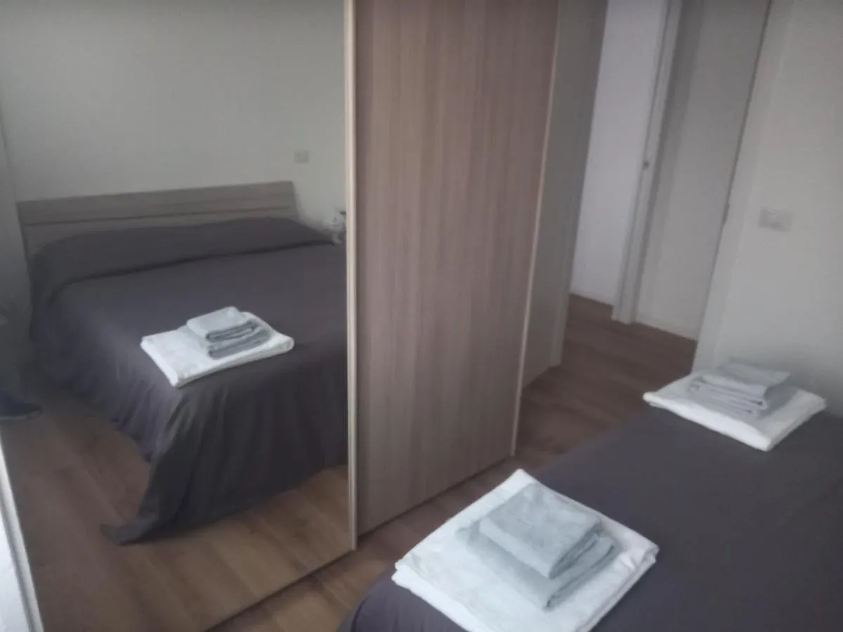 Appartamento Bilocale 7 piano balcone vista skyline Milano